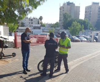קנסות כספיים והחרמות: בעיריית לוד נלחמים בתופעת האופניים החשמליים