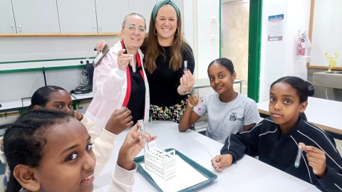 מדע, יצירה וחוויה לשכבות ה'–ו': יום שיא לקראת חג החנוכה באשכול פיס לוד