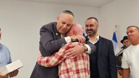 עם הדלקת נר חנוכה: טקס פרישה לעשרות עובדים וותיקים בעיריית לוד