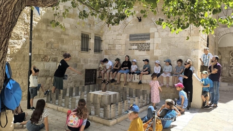 עולים לירושלים בתשעת הימים: תושבי לוד בסיור מיוחד ברובע היהודי ובכותל המערבי