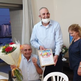 ברכת מזל טוב ליום ההולדת 75: ראש העיר לוד הפתיע את ראש העיר לשעבר