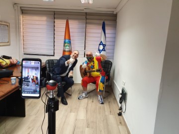 יובל המבולבל ויאיר רביבו, בהופעה מיוחדת עבור ילדי לוד