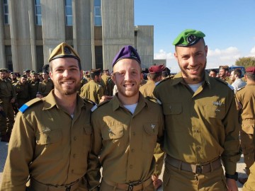 גאווה לודאית: שלושה חברי ילדות סיימו יחד קורס קצינים