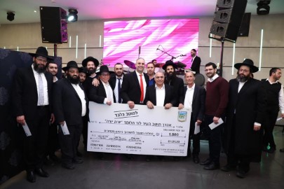 ראש העיר יאיר רביבו העניק מלגות לאברכי לוד הלומדים "יורה יורה"