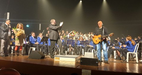 איך הוא שר - הופעה מרהיבה של דני רובס בשילוב תזמורת הנוער העירונית בלוד