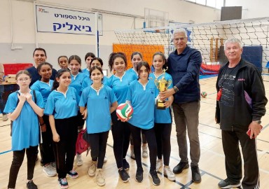 תלמידות ביה"ס "המעפילים" זכו באליפות בתי הספר היסודיים לכיתות ה'-ו' בכדורשת