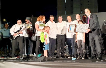 סוכות מרהיבות בתחרות הסוכה הנאה תש"ף בלוד