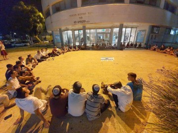 חברים שרים לזכר רנה: "צריכים להתחזק ביחד"