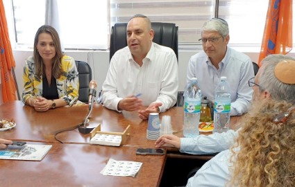 שרת הבינוי והשיכון בביקור עבודה בלוד