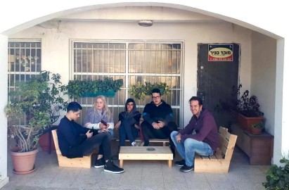 פינת ישיבה חדשה ביחידה לקידום נוער בלוד