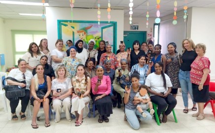 מענק כספי, ידע ותעודת מקצוע: הסתיים בהצלחה מחזור נוסף של קורס מחנכות-מטפלות בלוד