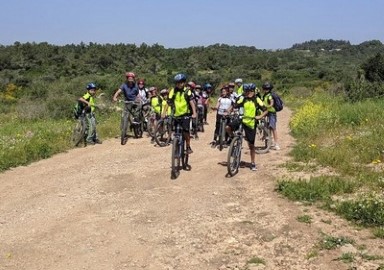 ילדי מתנ"ס שיקאגו בלוד רוכבים אל הטבע