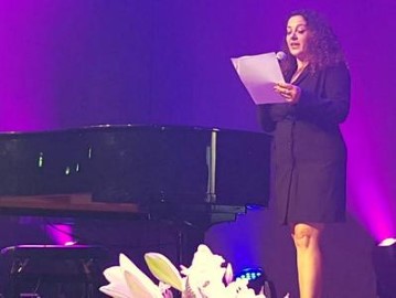 כוח נשי בלוד: יום אישה שמח עם קרן פלס במופע פסנתר
