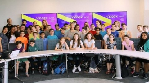 אקסנצ’ר ארחה ילדים מלוד כחלק מתוכנית החשיפה להייטק של עמותת מחשבה טובה