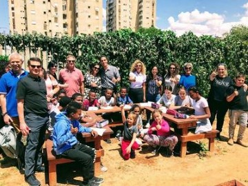 נציגי ג'וינט ישראל בבי"ס לוי אשכול בלוד