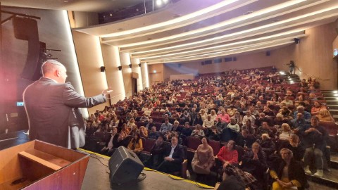 פסיפס של עדות ותרבויות בלוד: חברי הקהילה ההודית והטוניסאית בחגיגת ט"ו בשבט וסעודת יתרו