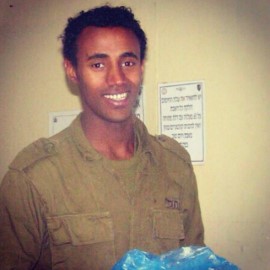 "האביר החייכן": ספר לזכרו של סמ"ר מלקו משה אמבאו הי"ד תושב לוד שנפל במלחמת לבנון השנייה