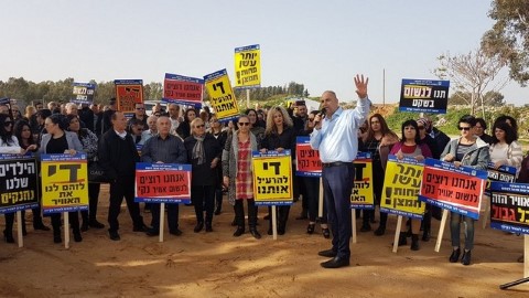 ראש העיר יאיר רביבו הוביל הפגנה בכפר דהמש נגד מפגע השריפות