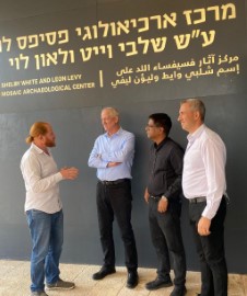 מושך תיירים: אורחים מהארץ ומהעולם ממשיכים להגיע ולצפות בפסיפס ההיסטורי במוזיאון בלוד