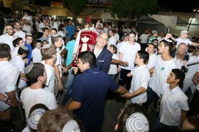 אלפים מתושבי לוד בחגיגות שמחת תורה ברחבי העיר