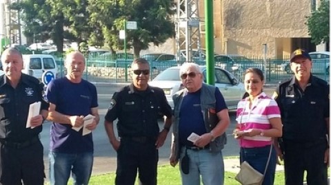 רוטרי לוד חילק כרוזים וסוכריות לנהגים עם פתיחת שנת הלימודים