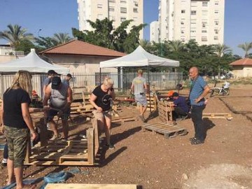 פינות ישיבה לנוער בגני אביב בלוד