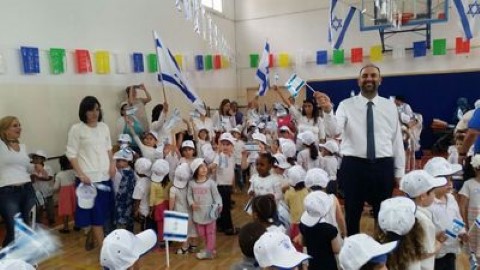 אלפי ילדי גני הילדים בלוד פתחו את חגיגות העצמאות ברחבי העיר