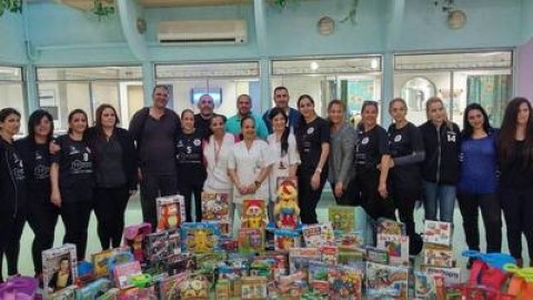 תלמידי והורי ביה"ס "המעפילים" תורמים למחלקת הילדים בבית חולים אסף הרופא