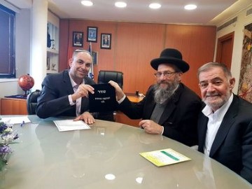 נערכים לפסח בלוד: ראש העיר מכר את החמץ העירוני