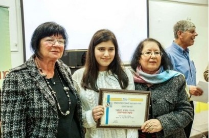נועה מאירסון תלמידת מדעים לוד בגמר הארצי של הנואם הצעיר ברוטרי ישראל