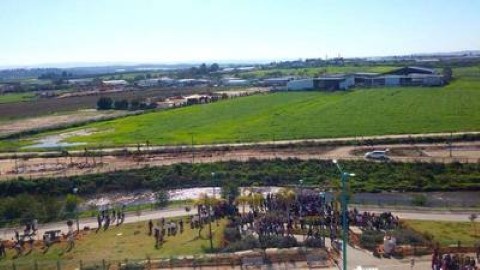 באיחור קל: טקס נטיעות חגיגי בטיילת גני יער בלוד