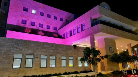 בית העירייה והיכל התרבות בלוד הוארו בסגול – כאות הזדהות עם קהילת האנשים עם מוגבלויות בעולם