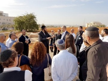 בכירי עיריית לוד בסיור עבודה באלעד לקראת אכלוס שכונת אחיסמך