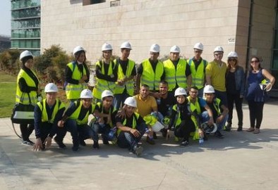 תלמידי בית הספר 'אורט ערבי לוד' יצאו לסיור בשטח עם עובדי חברת החשמל