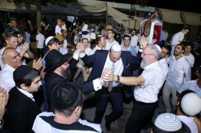 אלפים בחגיגות שמחת תורה ברחבי העיר לוד