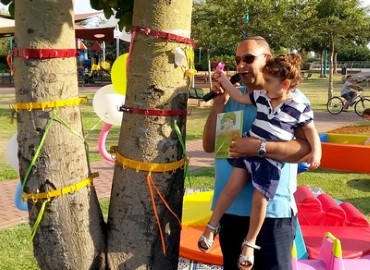 גמילה ממוצץ: הכירו את עץ המוצצים הראשון בלוד