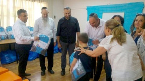 תיק וציוד בית ספר לכל ילד בלוד