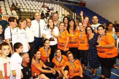 קבוצת "המעפילים" אלופת  ליגת מאמאנט לוד לעונת 2015-16