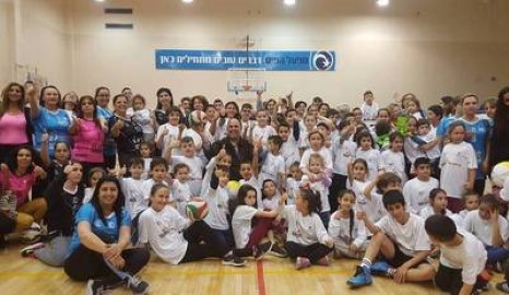 קידנט לוד בפעילות ספורטיבית עם מאמאנט לוד
