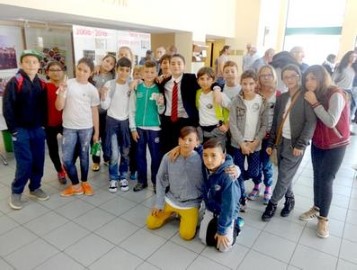 תלמיד כיתה ה' מבי"ס גני אביב בלוד במקום הרביעי בתחרות הנואם הצעיר בישראל