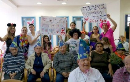 שחקניות מאמאנט לוד משמחות את ותיקי העיר