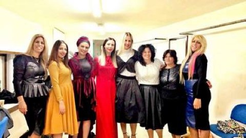 נשות "עסק משלך" מדגמנות אופנה ביום האישה בלוד