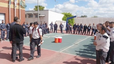 כוחות שירותי בתי הסוהר "פשטו" על לוד למען ניצולי השואה הגרים בעיר