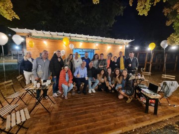 "הפינה" בלוד: בית קפה שכונתי מגבש את התושבים בימי שלישי בשבוע