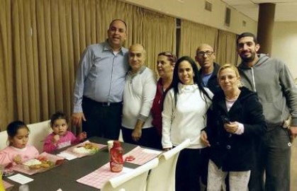 יאיר רביבו ביקר את דיירי הבניין שפונו בשל חשש לנוכחות חומר הדברה מסוכן