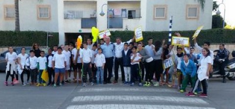 מדליקים אורות של חנוכה בגני יער בלוד