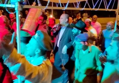 ספר תורה לעילוי נשמת בני העיר לוד שנפלו בעת מילוי תפקידם
