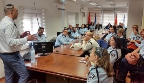רביבו משווק את לוד לקציני משטרת ישראל