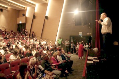 350 תלמידים מהתיכונים בלוד השתתפו בפאנל בחירות עירוני עם נציגי המפלגות בישראל