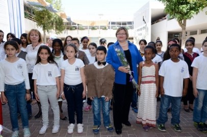 אשת שגריר ארצות הברית בישראל ונציגי יוניסף ביקרו בבית ספר "לוי אשכול" בלוד